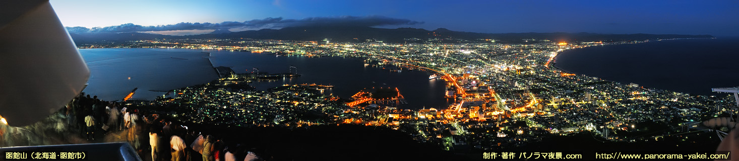 ＜日本三大夜景＞函館山 山頂展望台からのパノラマ夜景写真