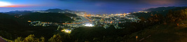 小樽天狗山 山頂レストハウス屋上展望台からのパノラマ夜景写真（日没直後）