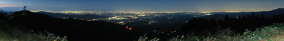 登谷山山頂からのパノラマ夜景写真（日没直後）