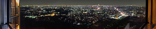 東山スカイタワー4階展望室からのパノラマ夜景写真