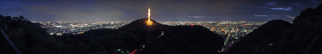 金華山ドライブウェイ展望台のパノラマ夜景写真