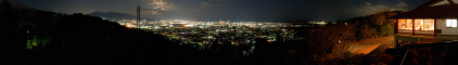 岩本山公園 張出しデッキのパノラマ夜景