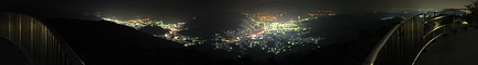 灰ヶ峰山頂展望台からのパノラマ夜景写真