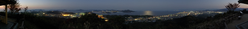 近見山展望台からのパノラマ夜景写真（日没直後）