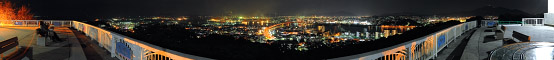 高塔山公園のパノラマ夜景